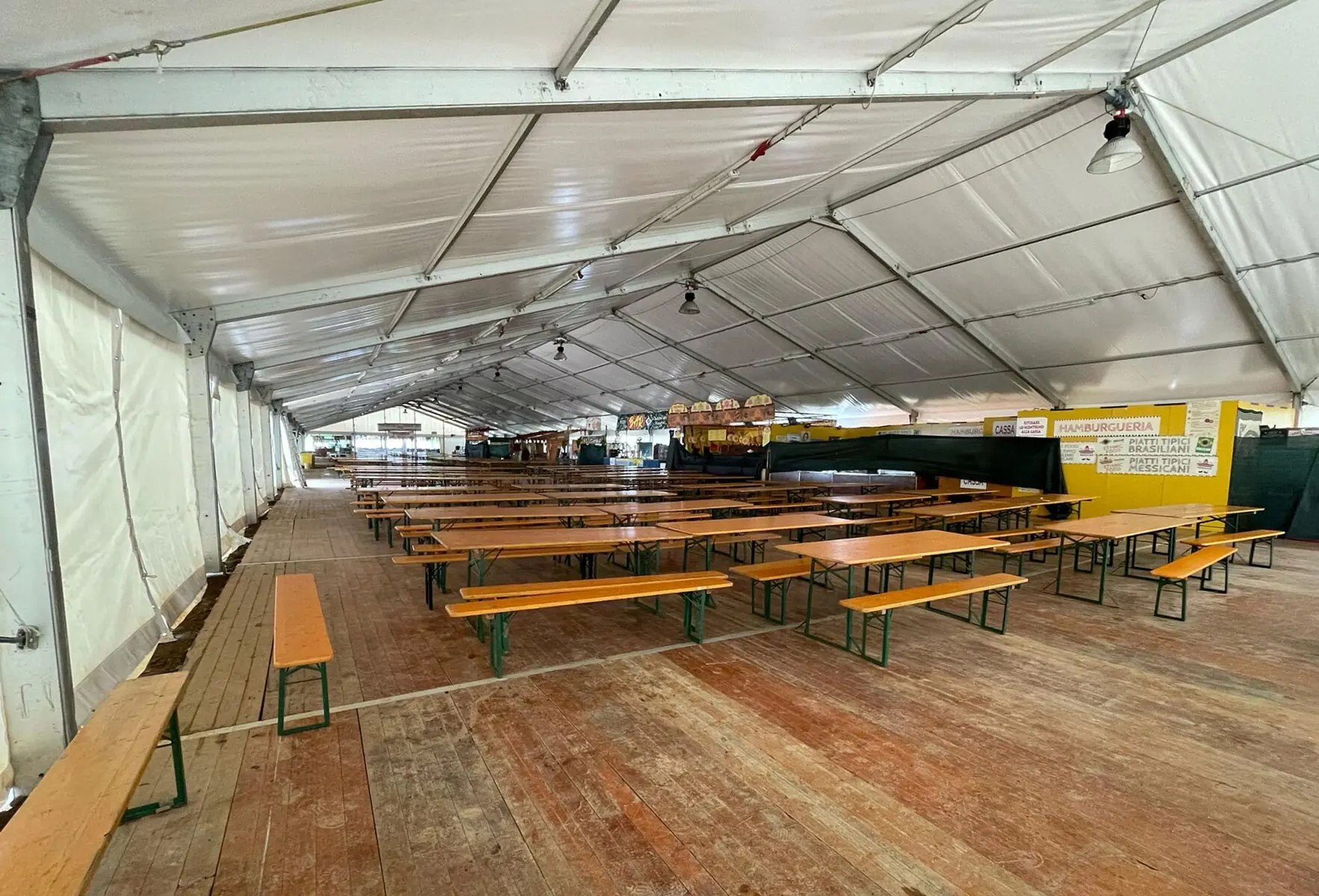 Interno tendostruttura per evento