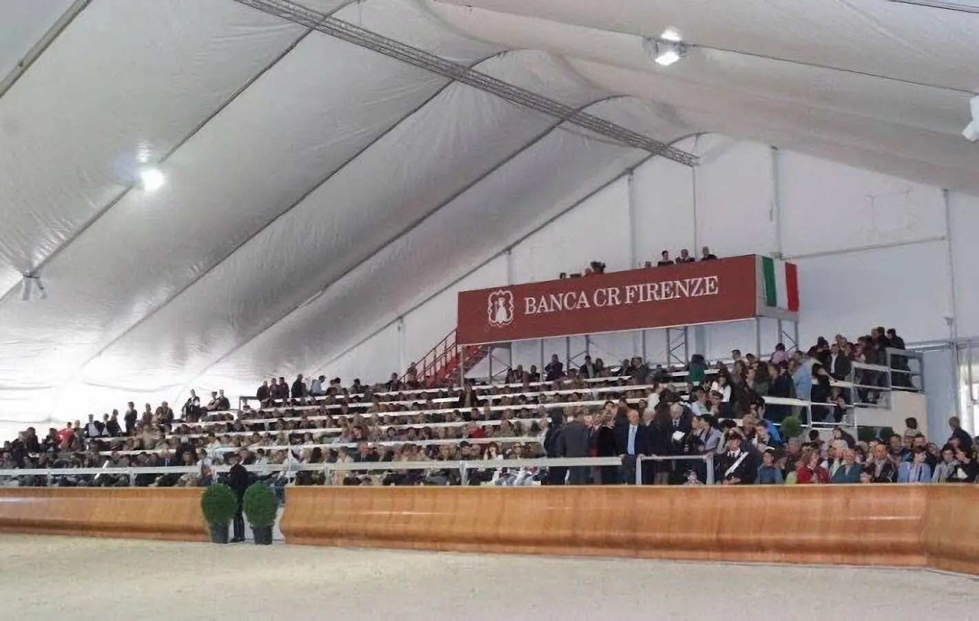 Centro ippico con tribuna coperta