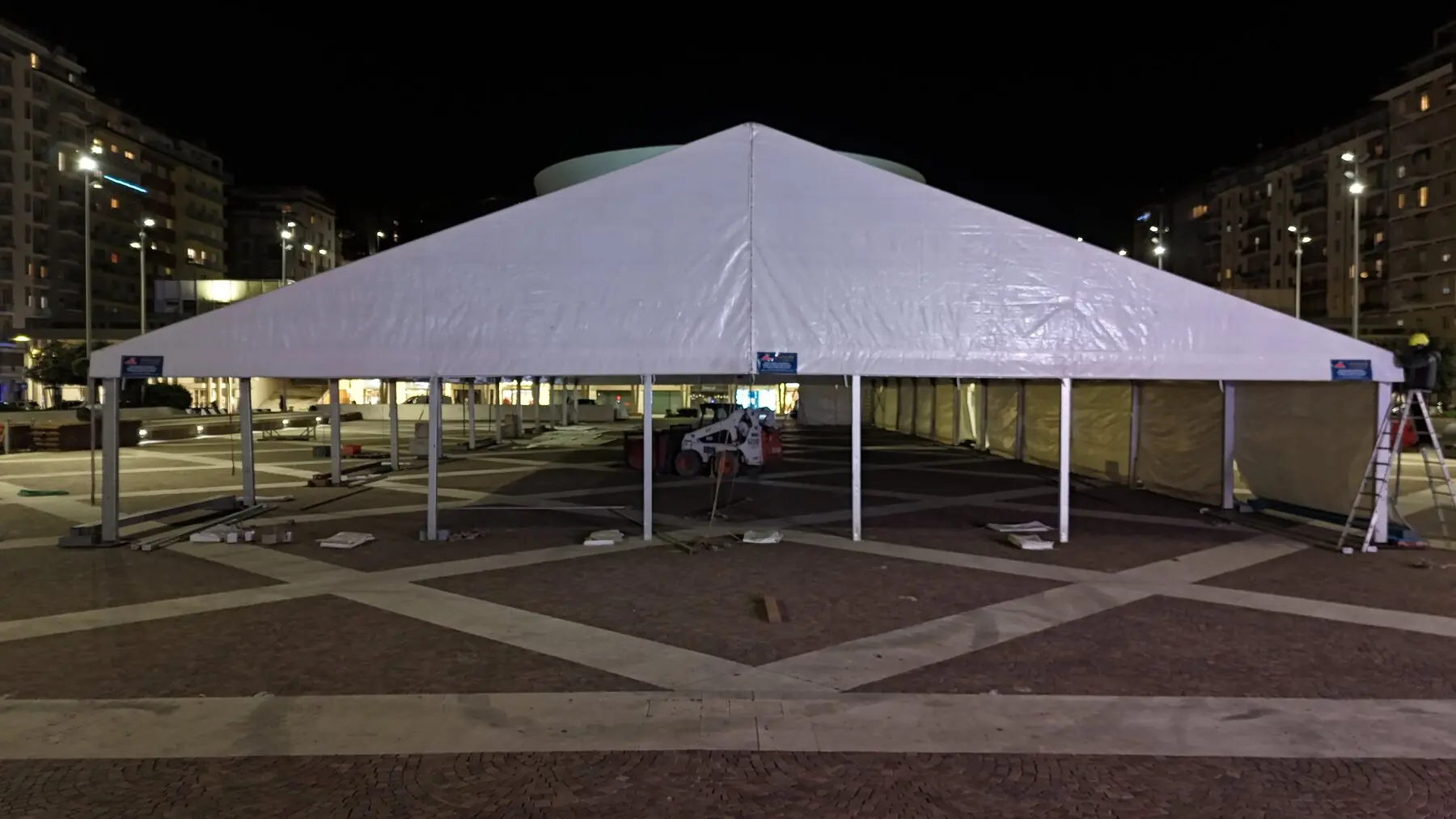 Copertura in piazza a La Spezia